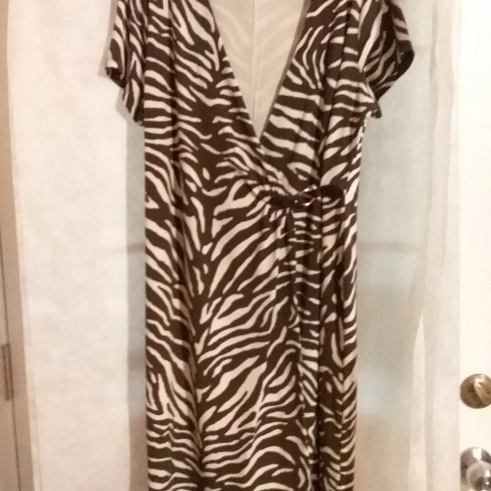 Dress - Picture 2 of 5